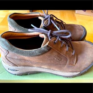 Keen Men’s waterproof shoe (size 10.5)